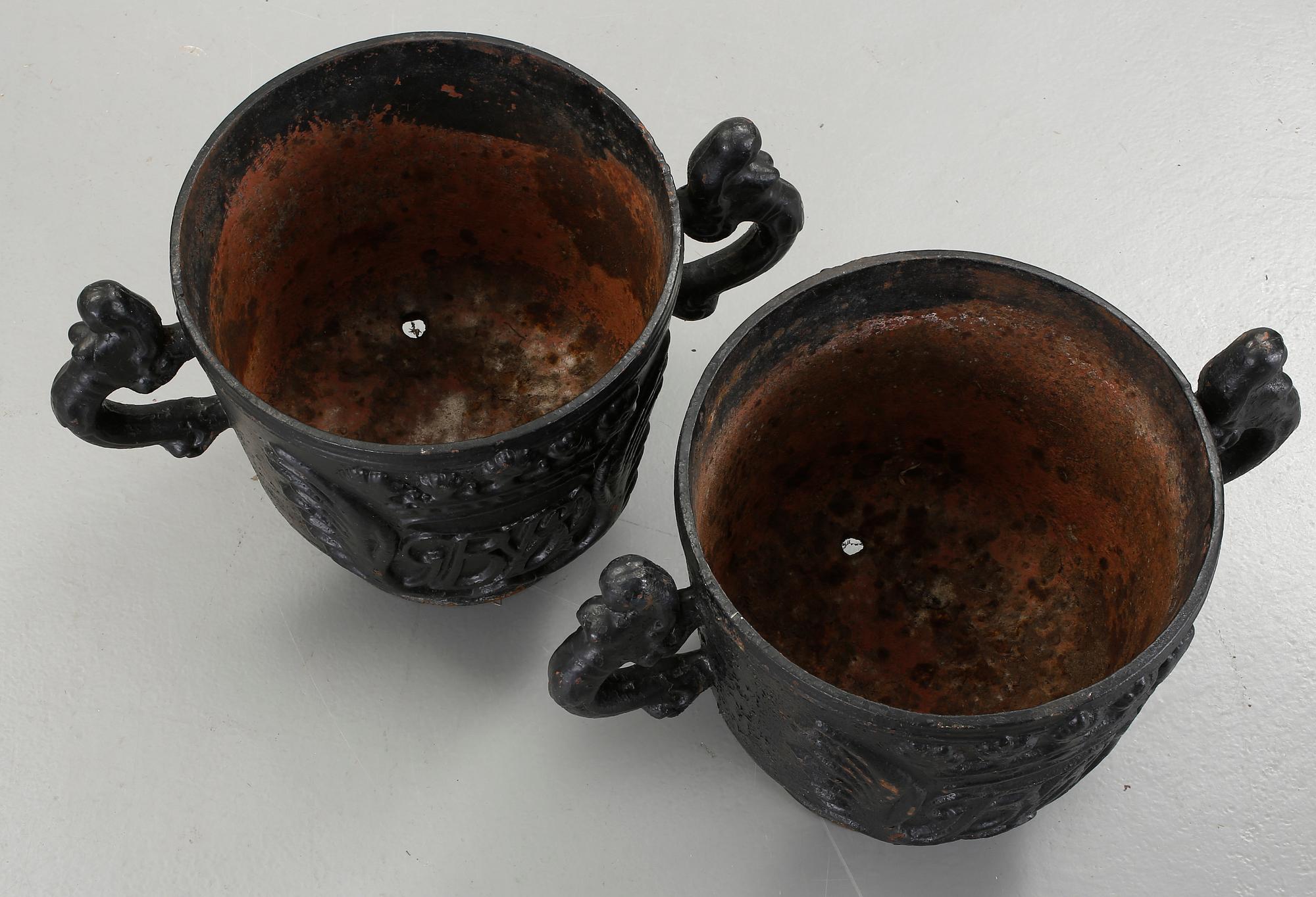 URNOR, ett par, gjutjärn, Stavsjö, 1900-tal.