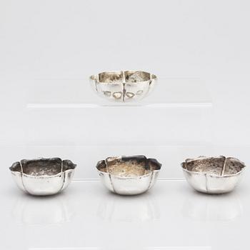 Skålar, 3+1, låghaltigt silver, Kina, Qingdynastin.