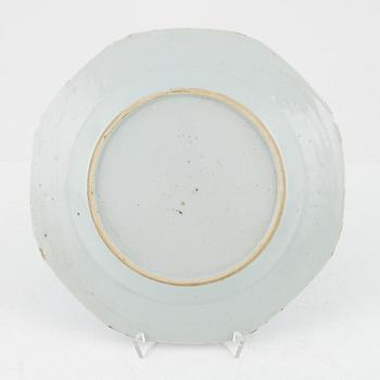 A set of seven blue and white dinner plates, Qing dynasty, Qianlong (1736-95).