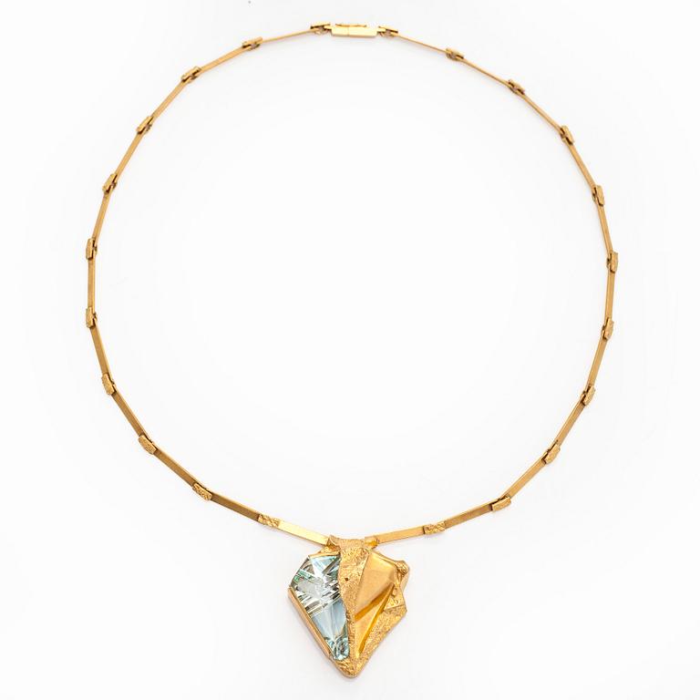 Björn Weckström, necklace, "Nerthus", faceted aquamarine, 18K gold.