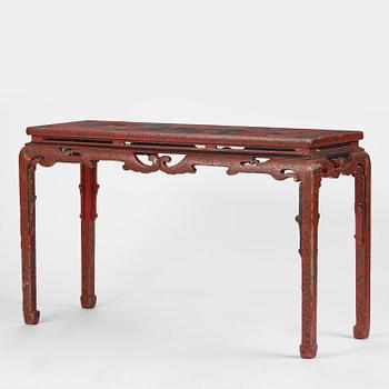 Altarbord, röd lack. Qingdynastin.