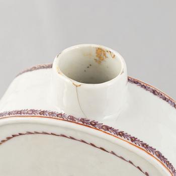 A porcelain tea caddie and mug with cover and saucer, China, Qing dynasty, late 18th century.