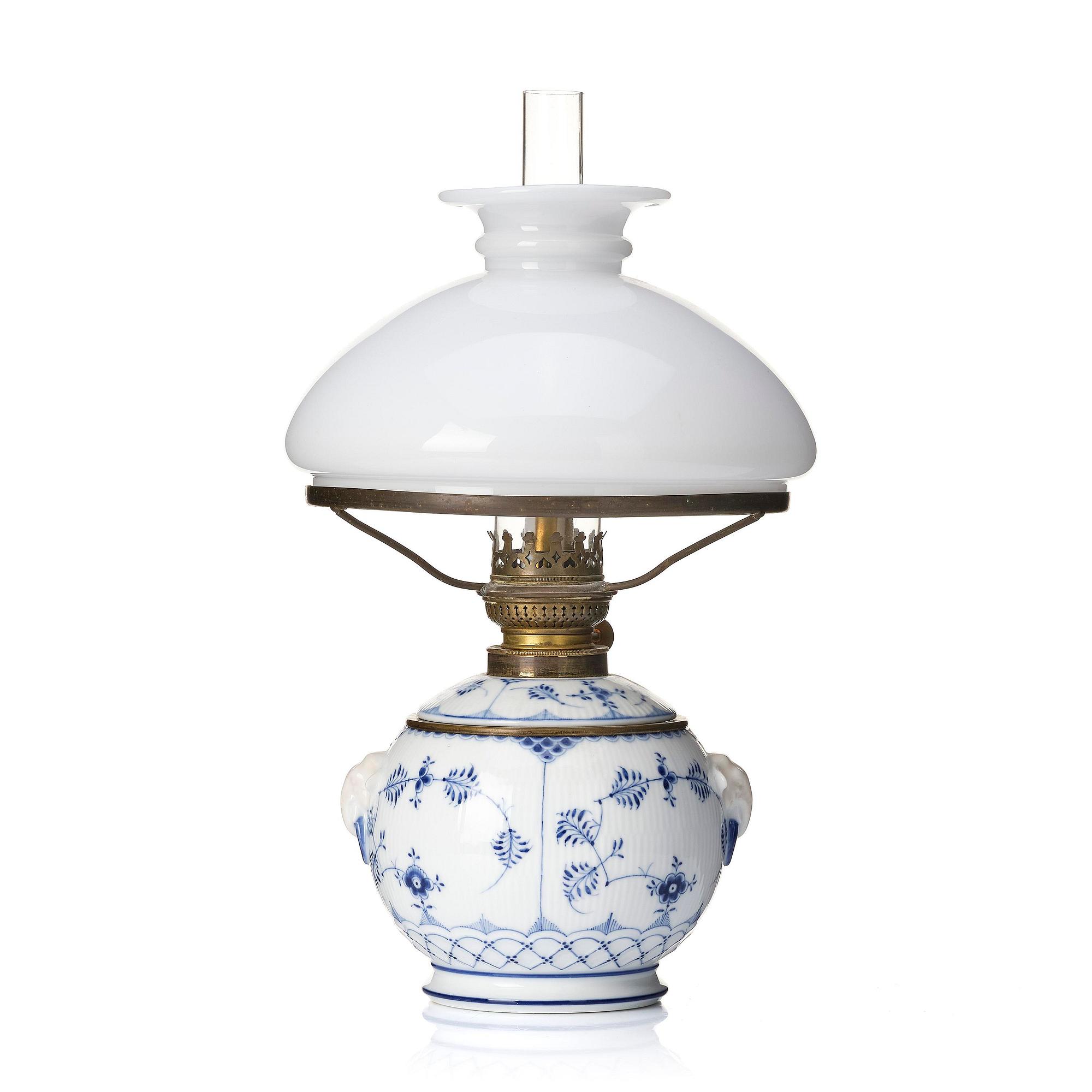 A Royal Copenhagen 'Musselmalet' / 'blue fluted' lamp, Denmark, 1893-1900.