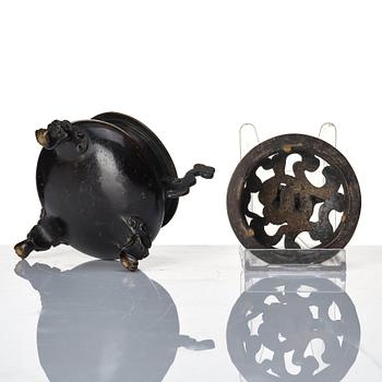 A bronze censer with cover, Japan, 18th century.