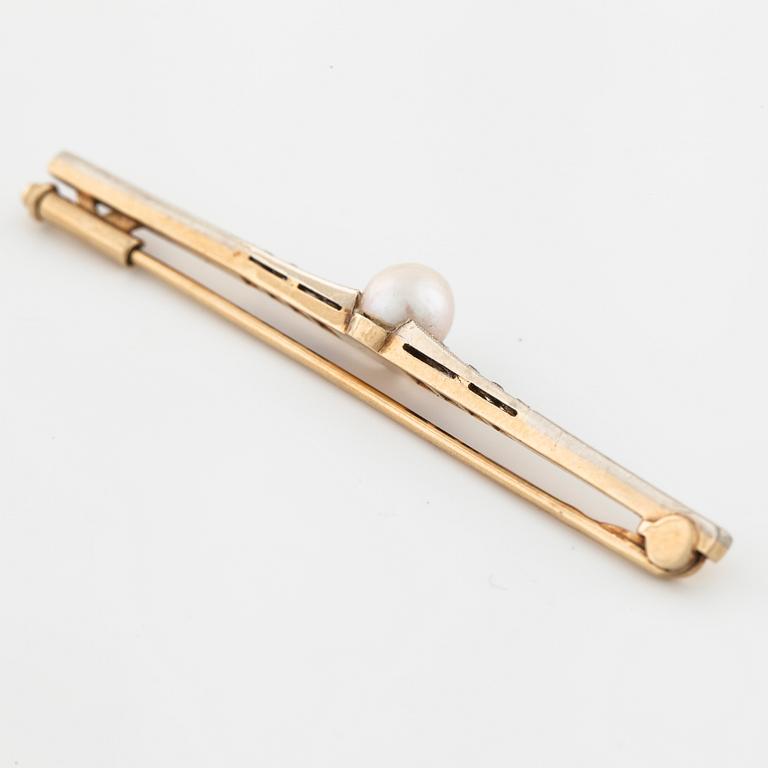 A cultured pearl and old cut diamond brooch.