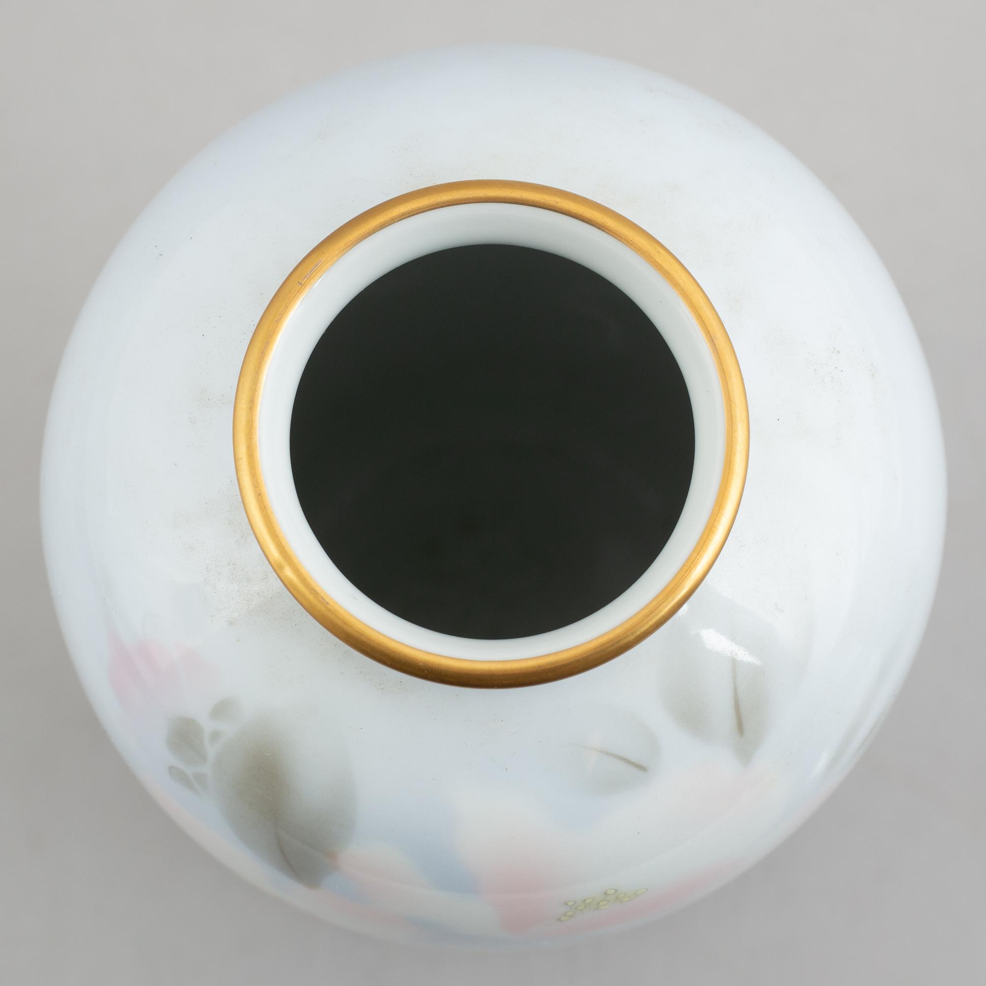 Three porcelain vases, Fukagawa porcelain Manufacturing Company, Japan, second half of the 20th century.