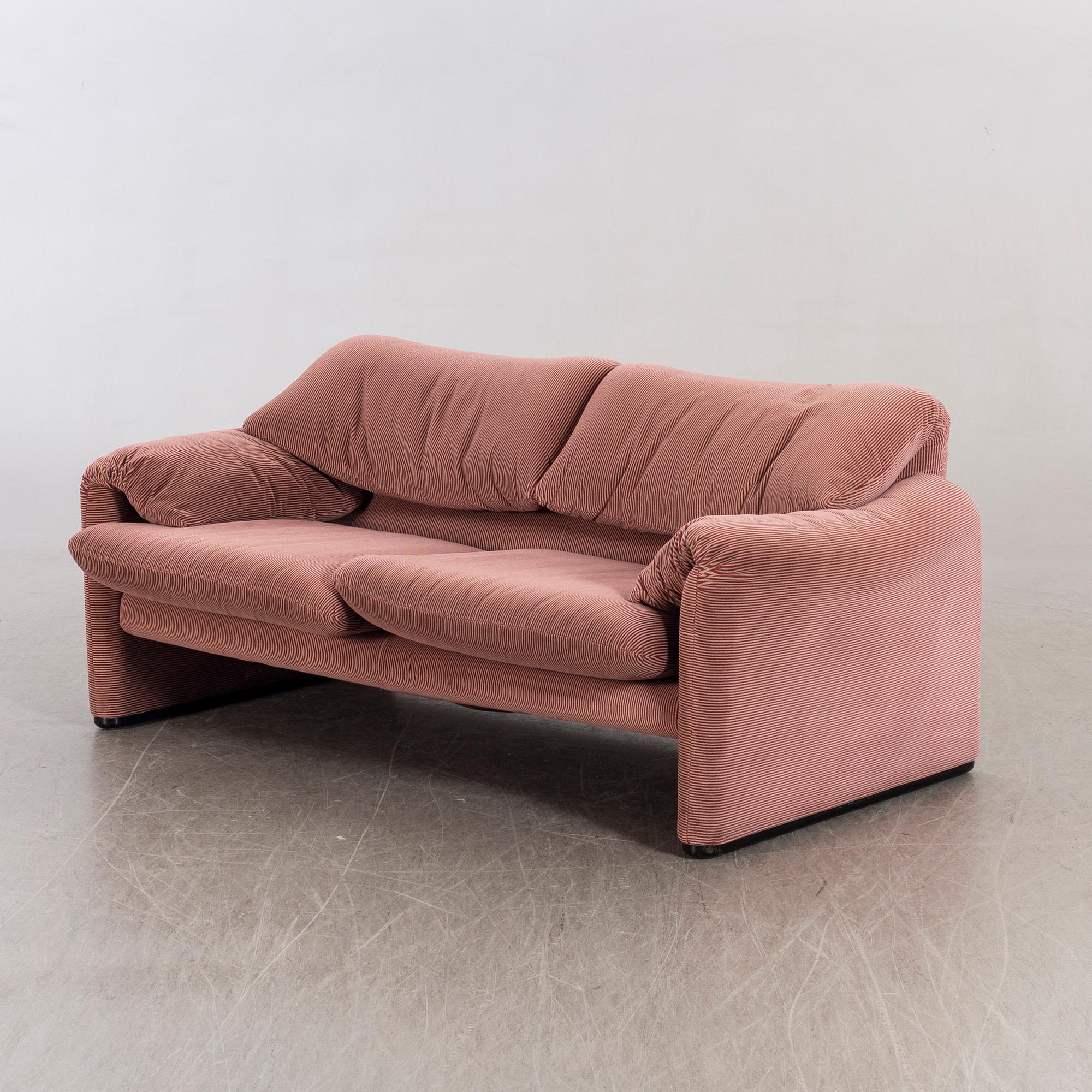 A second half of 20th Century Vico Magistretti 'Maralunga' sofa for Cassina.
