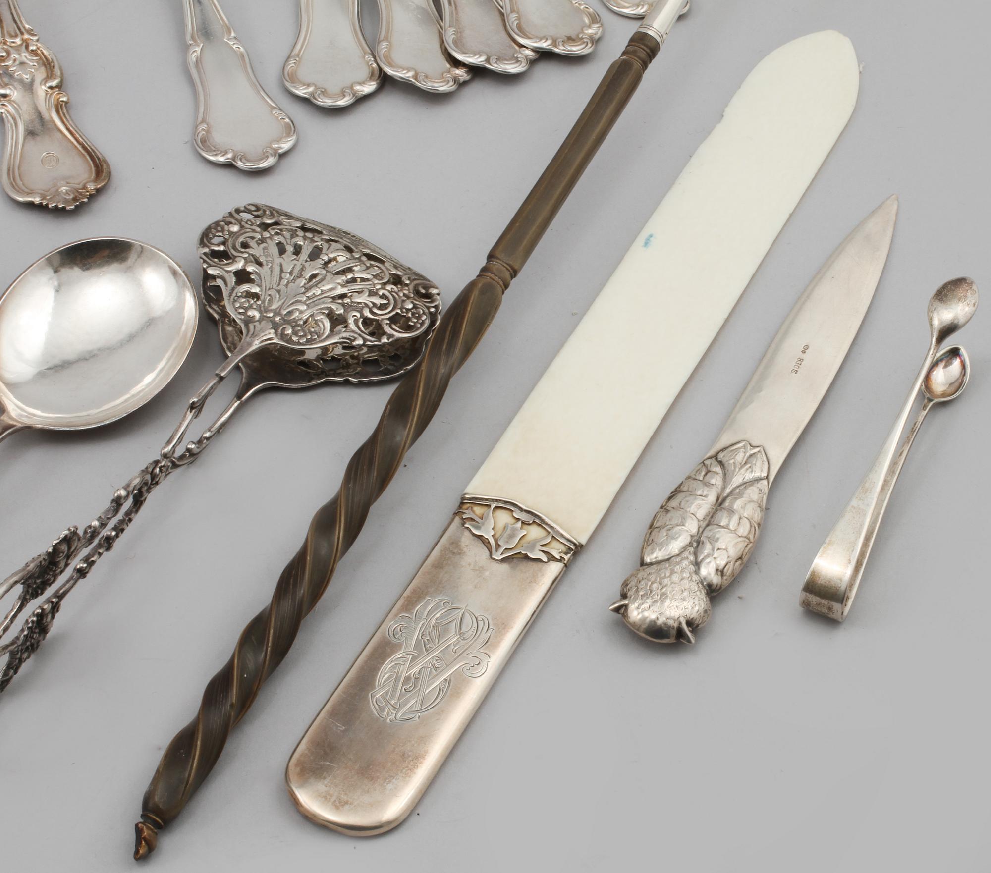 PARTI SILVER, 37 delar, mestadels Sverige, 1800- och 1900-tal, vikt ca 1250 g.