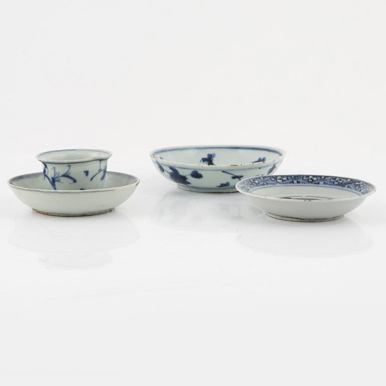 A blue and white cup and three dishes, Ming dynasty (1368-1644).