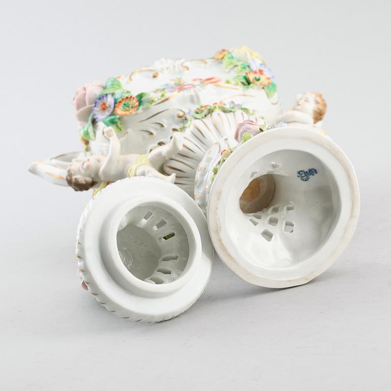 LOCKURNA, porslin, Sitzendorf, 1900-talets mitt.