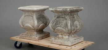 TRÄDGÅRDSPOSTAMENT, ett par, konststen, England 1900-tal.