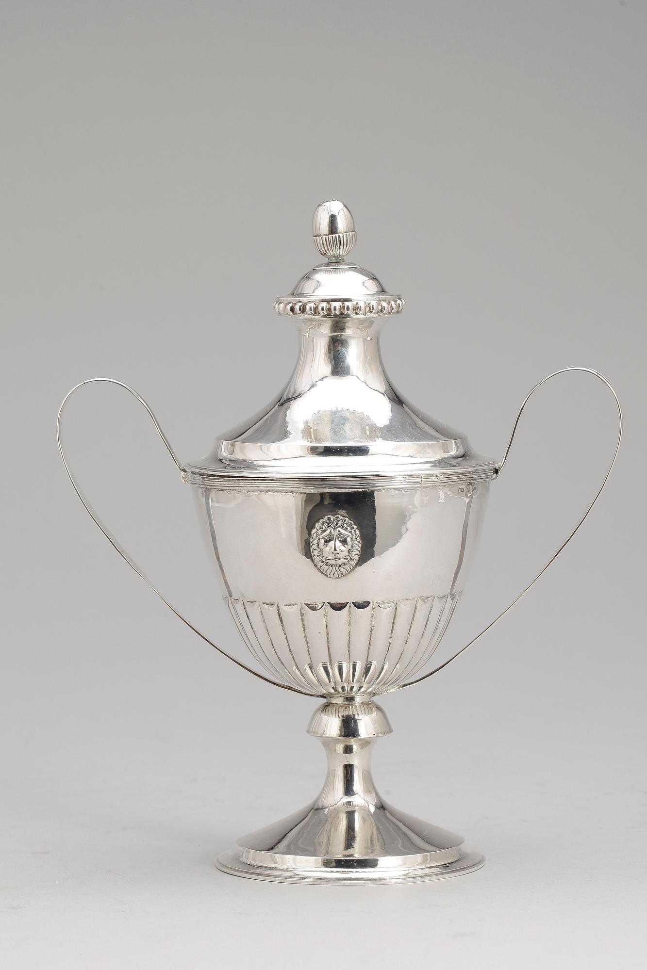 SOCKERSKÅL, silver, Christoffer Nordin, Hudiksvall, verksam 1819-58. Tot vikt ca 429 g.