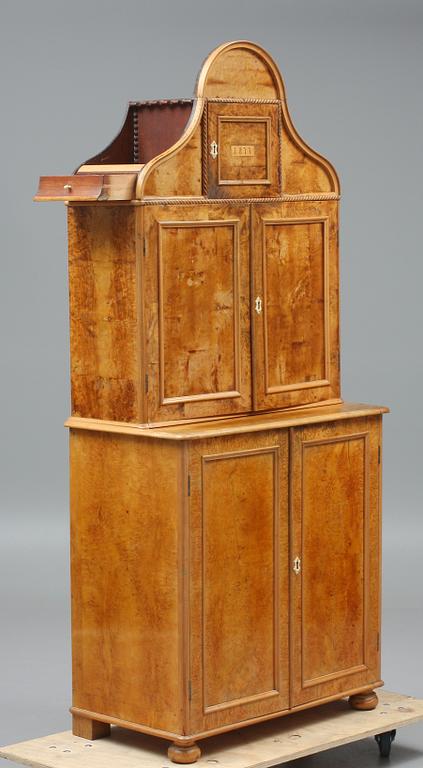 SKÅP, provinsarbete. Dat 1877.