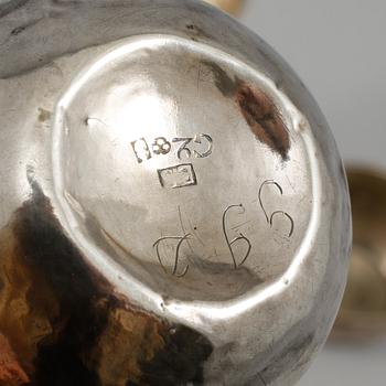 KALKAR, 2 st, samt SUPKOPPAR, 2 st, silver, 1700/1800/1900-tal, vikt 180 gram.