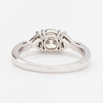 A 14K white gold ring with diamonds ca. 1.31 ct in total. AIG certificate.