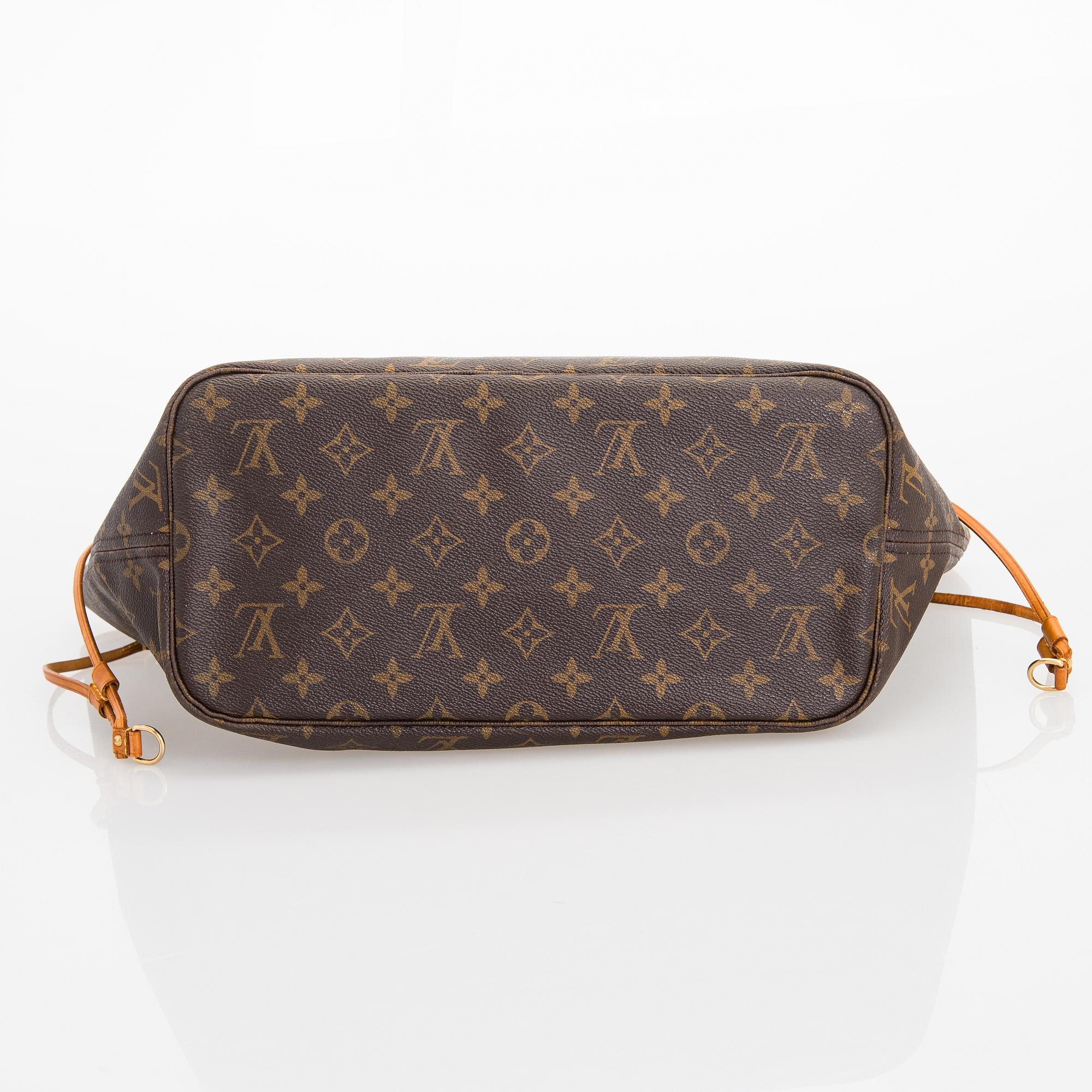 Louis Vuitton, a 'Neverfull MM' Monogram Bag.