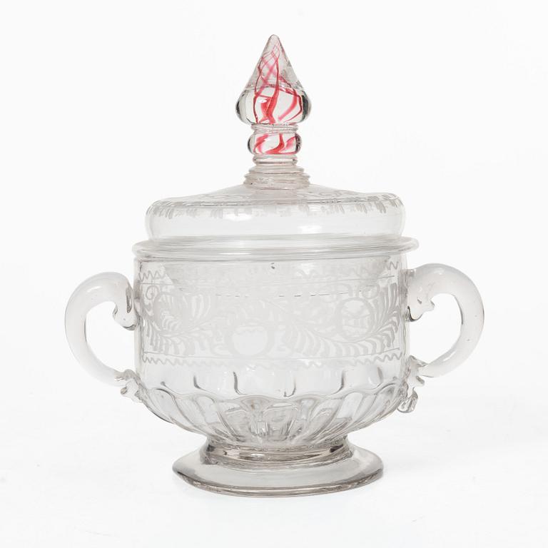 A covered bonbonnière, 18th Century.