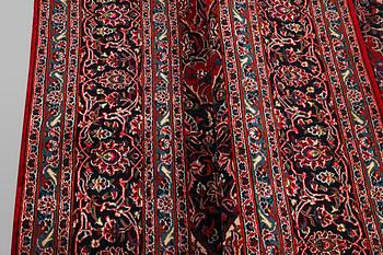 A carpet, Kashan, ca 389 x 300 cm.