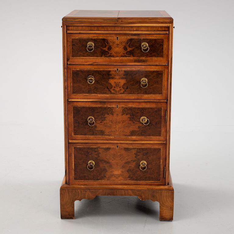 Byrå, England, 1900-tal.