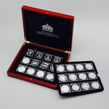 MINNESMYNT, 24 st, silver, Konungaätten Bernadotte. Vikt ca 600 gram.