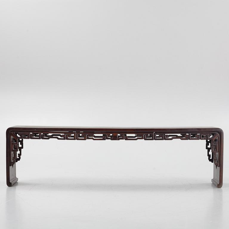 Bänk/low table, hongmu. Qingdynastin, 1800-tal.