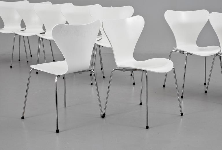 STOLAR, 10st. "Sjuan", Arne Jacobsen, Fritz Hansen.