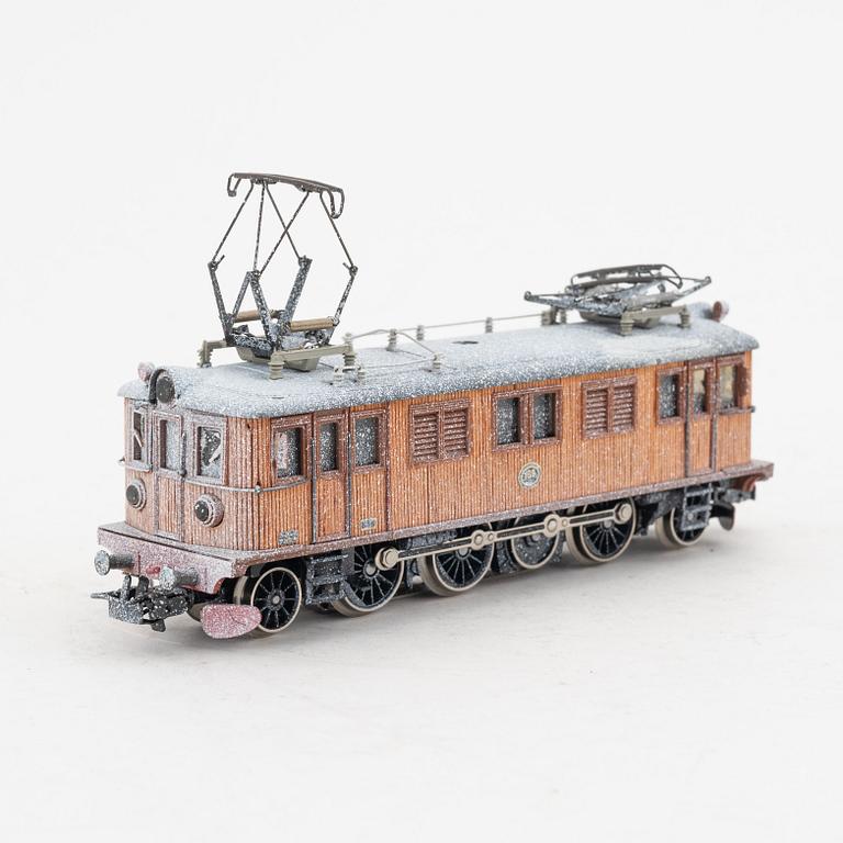 Märklin, ellok, modellnr 3171, samt personvagn, spår H0, i låda.