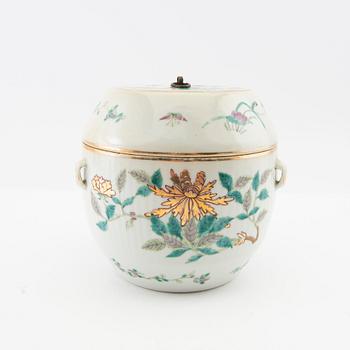 A group of Chinese porcelain, late Qing dynasty/20th Century.