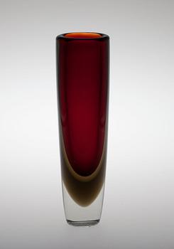 Kaj Franck, A VASE, signed K. Franck, Nuutajärvi Notsjö -59. Ruby red, olive green and clear glass.