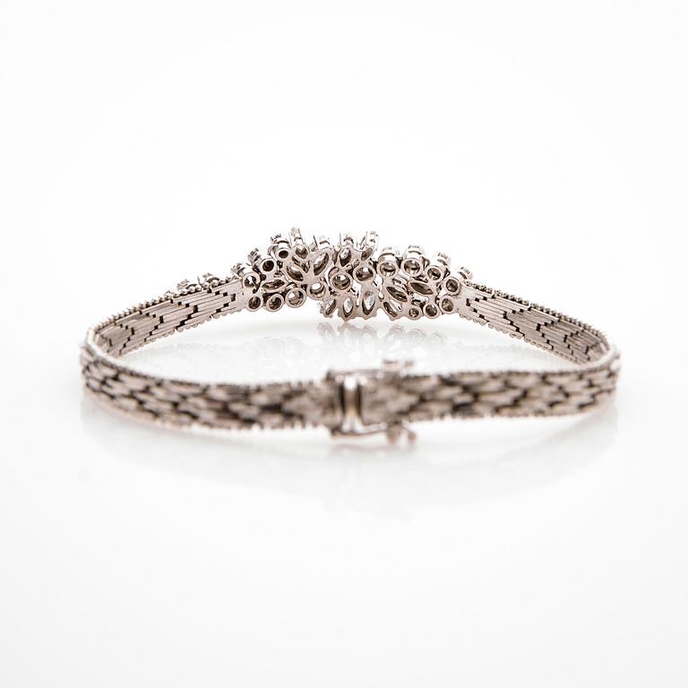 Bracelet, 18K white gold with cabochon-cut and brilliant-cut diamonds.