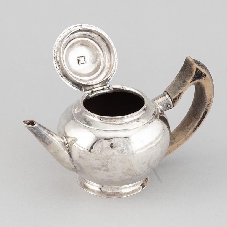 Jonas Thomasson Ronander, tekanna, silver, Stockholm 1756. Rokoko.