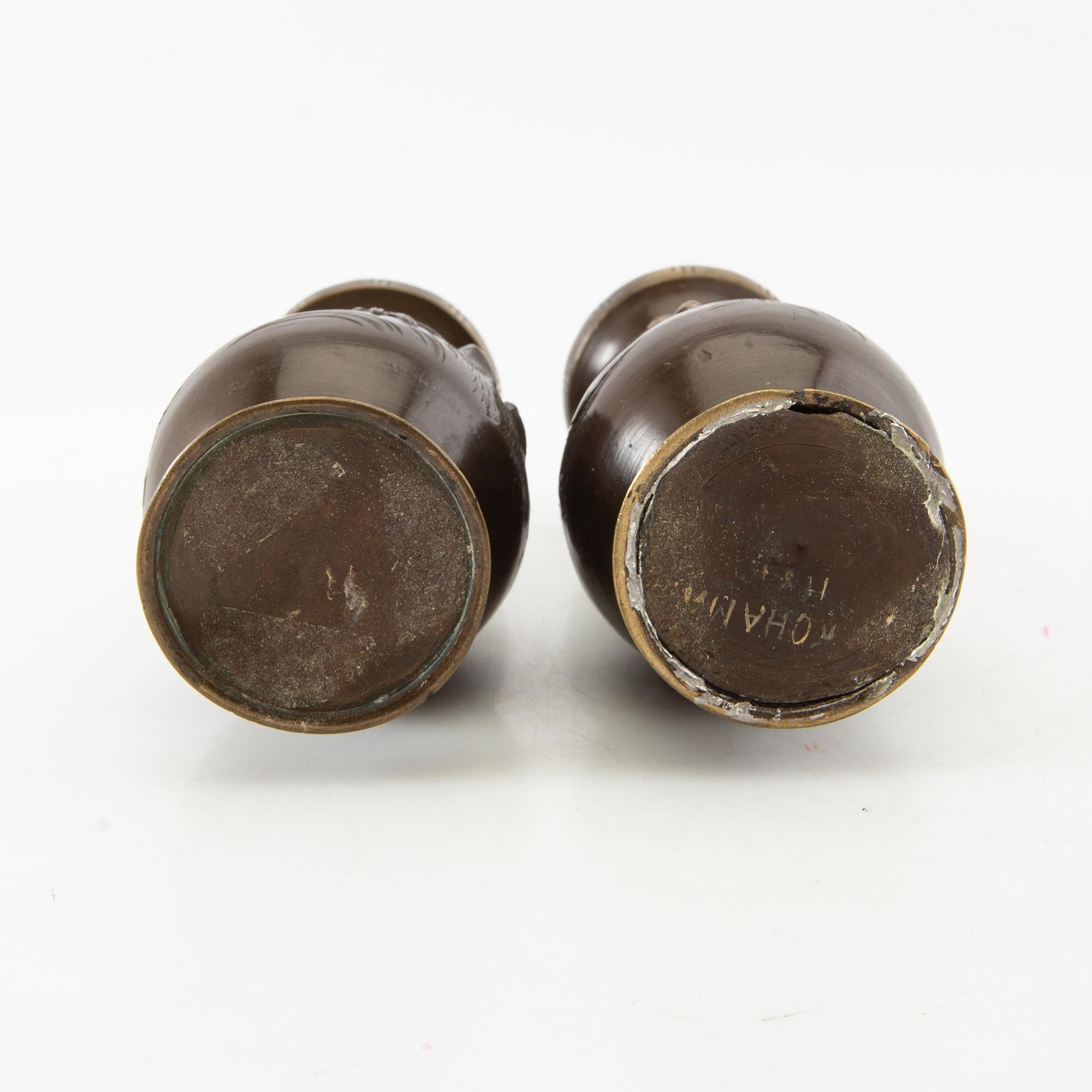 Vaser ett par Japan sent 1800-tal brons.