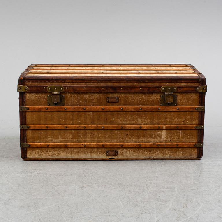 LOUIS VUITTON, a French travel trunk, late 19th Century.