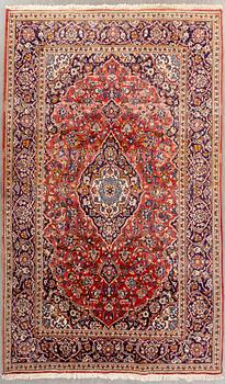 An old Kashan carpet ca 304 x 200 cm.