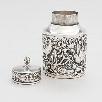 Lusikkapari, Lontoo 1787-91, purkki, Lontoo 1891 ja vati, Chester 1906, sterlinghopeaa, Englanti.