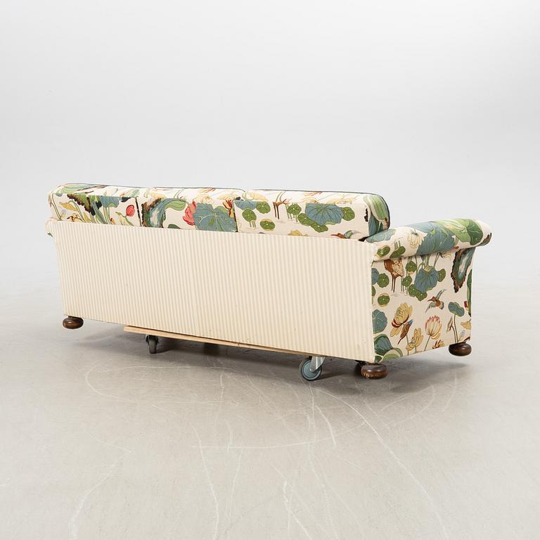 Soffa 1900-talets mitt.