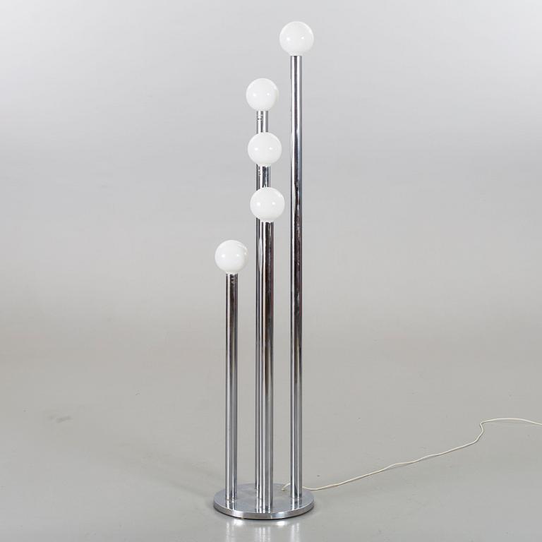 An 80s floor lamp.