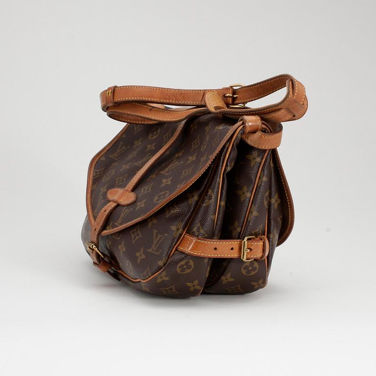 LOUIS VUITTON, axelremsväska, "Saumur".