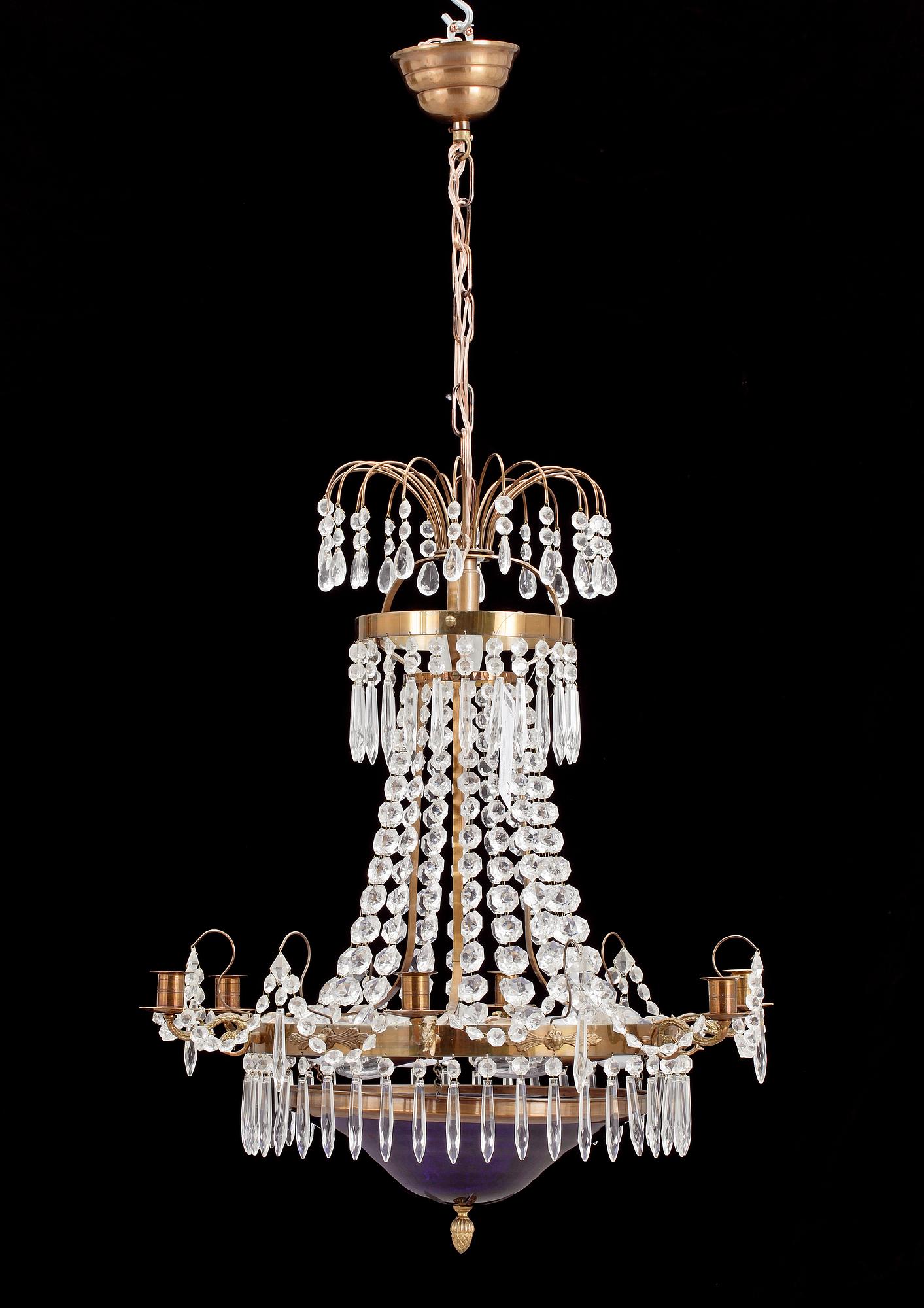 TAKKRONA, empirestil, 1900-talets andra hälft. Höjd ca 80 cm.