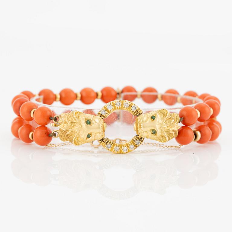 Bracelet, coral, with an 18K gold clasp in the shape of leopard heads, with diamonds.