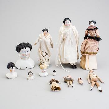 A lot of 12 dolls and doll heads in porcelain Germany early 20th century.