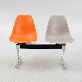 Charles & Ray Eames, soffa, "Eames Plastic Side Chair Beam Seating", Vitra.