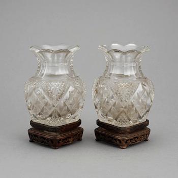 VASER, ett par, glas. Kina för europeisk marknad. 1900-tal.