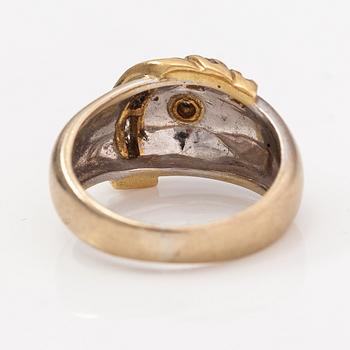 An 18K gold ring with diamonds ca. 0.21 ct in total.
