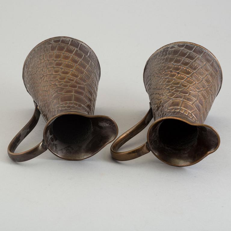 JOSEPH SANKEY & SON, VINKANNOR, ett par, Bilson, Wolverhampton, 1900-talets början.