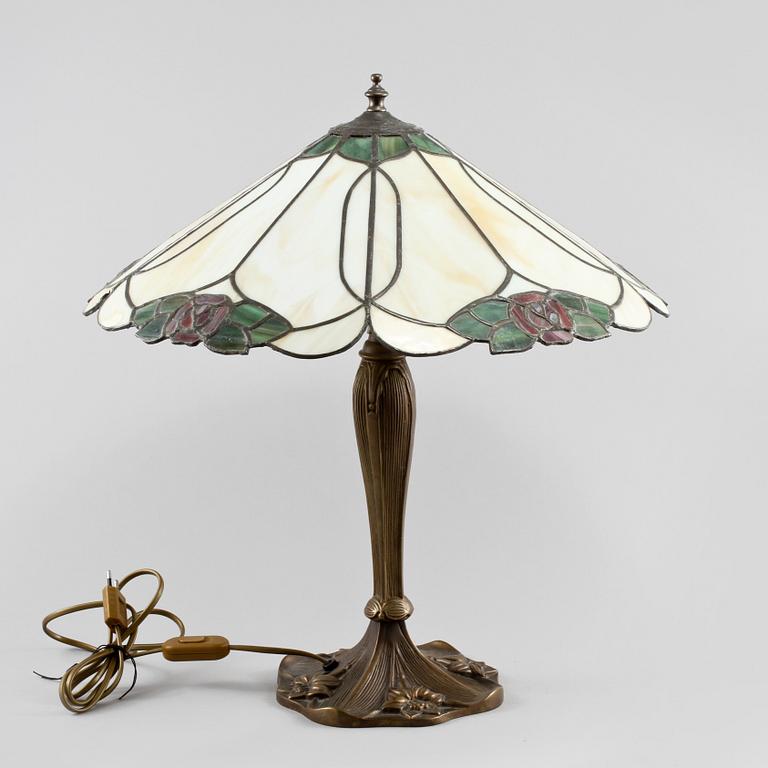 BORDSLAMPA, Tiffanystil, 1900-talets andra hälft.