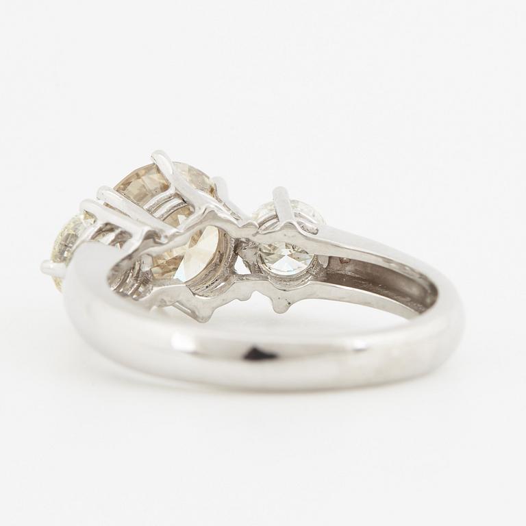 Fancy light yellowish brown round brilliant-cut diamond ring.