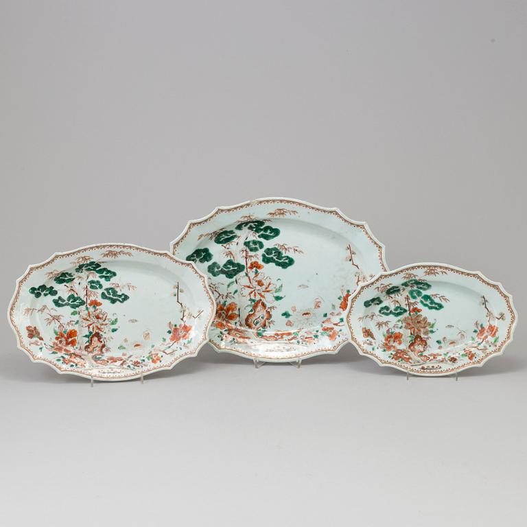 2 sauce boats, 3 dishes, China, Qianlong (1736-1795).