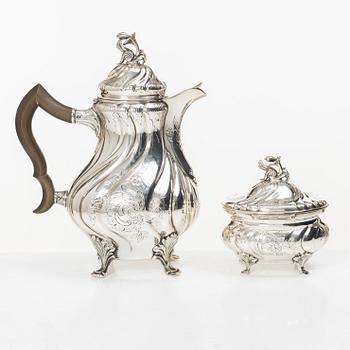 C.G. Hallberg, Kaffekanna samt sockerskål, silver, rokokostil, Stockholm 1941.