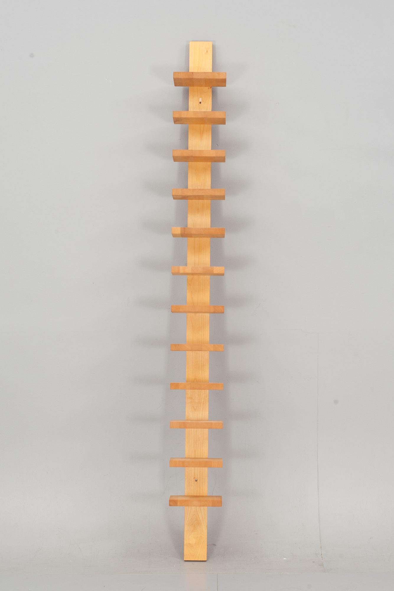 HYLLA, "Pilaster", John Kandell, Källemo, sent 1900-tal.